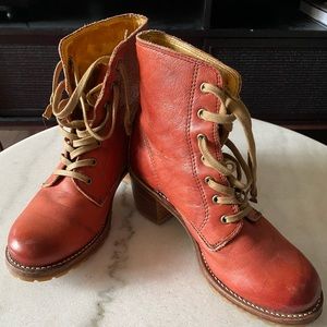 Frye Sabrina lace-up boots